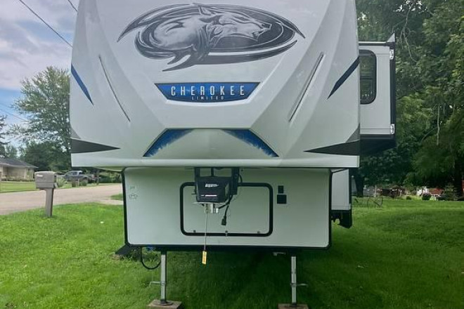 2023 Arctic Wolf 3770 Suite