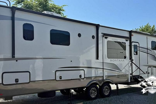 2024 Montana 3795FK