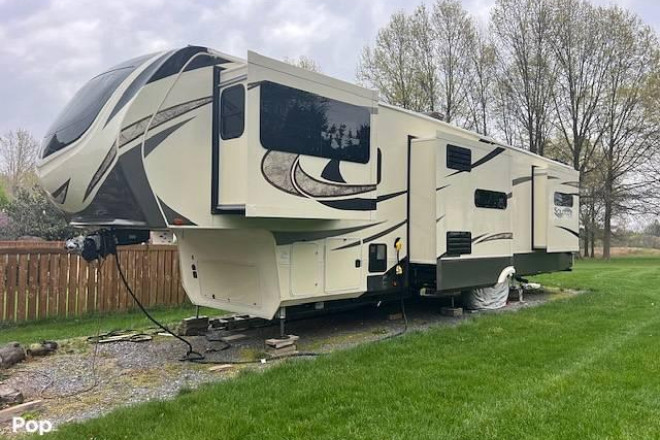 2017 Solitude 379FLS