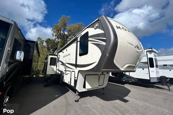 2017 Montana 3721 RL