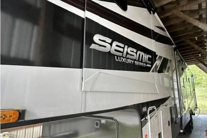 2024 Seismic Luxury Series 3512