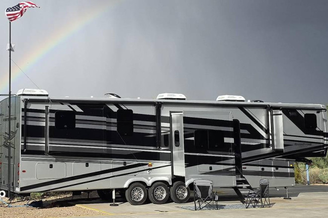 2025 Riverstone 421FK