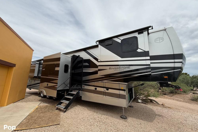 2025 Riverstone 421FK