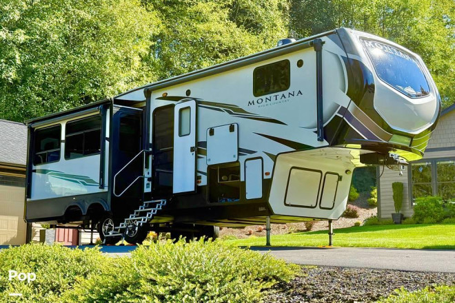 2021 Montana High Country 294RL