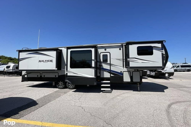 2018 Avalanche 380FL