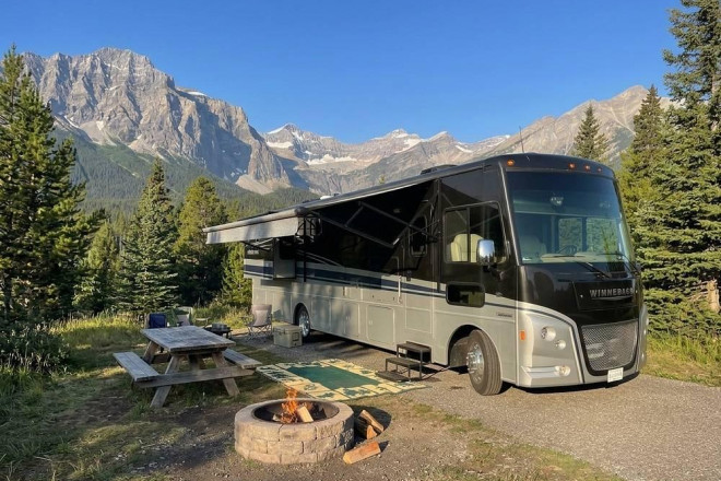 2022 Adventurer 35F