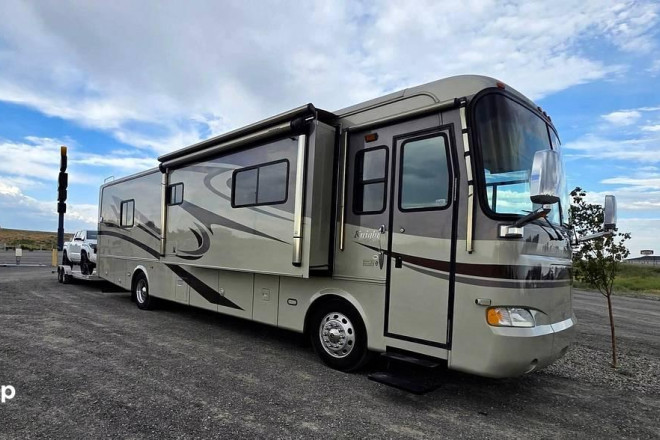2005 Knight 38PST