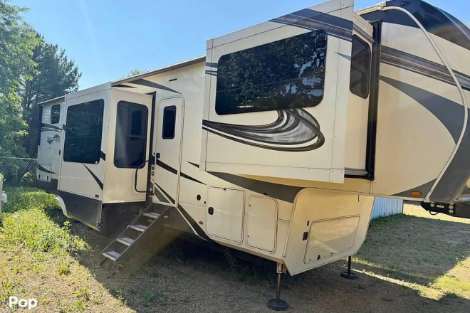 2021 Solitude 380FL