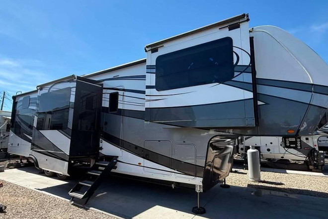 2023 Solitude 380FL