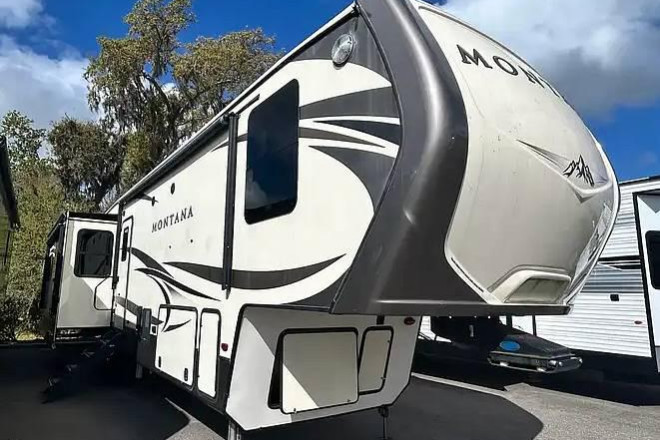 2017 Montana 3721 RL
