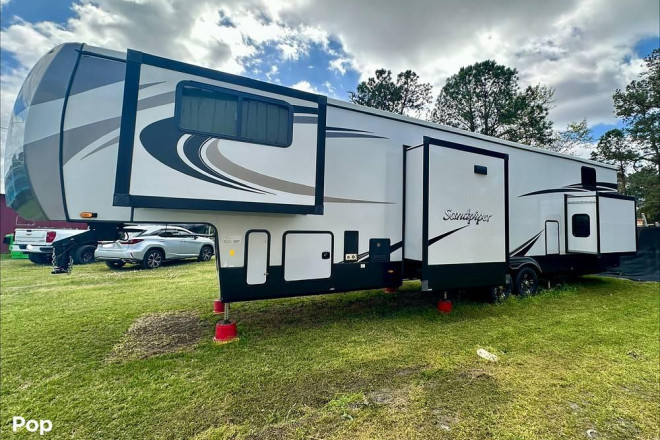 2023 Sandpiper 3990FL