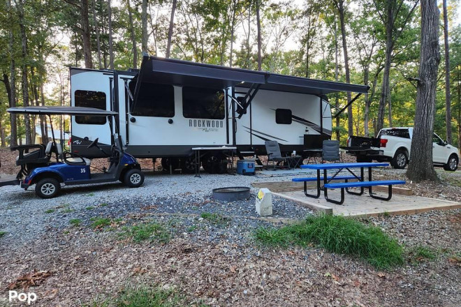 2023 Rockwood Signature Series M-8337RL
