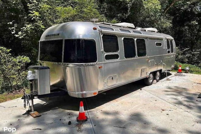 2019 International 30 Serenity Queen