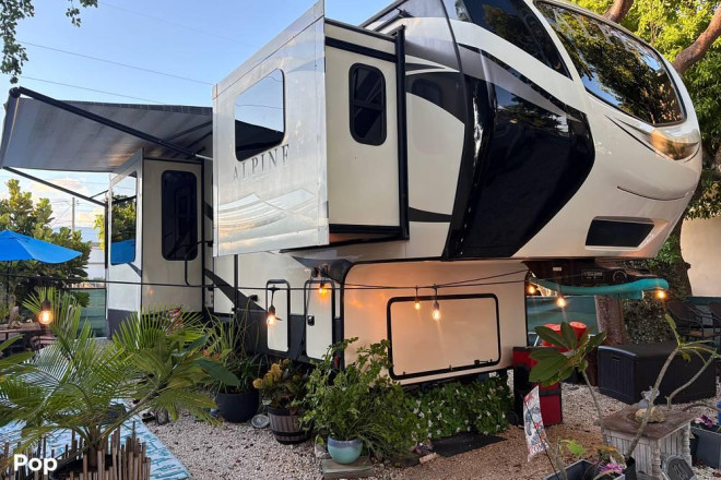 2019 Alpine 3700FL