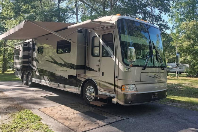 2005 Mountain Aire 4301