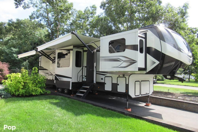 2022 Alpine 3700FL