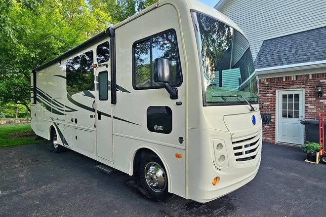 2019 Admiral 29M