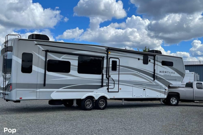2021 Montana Legacy 3781RL