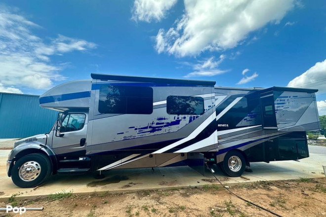 2023 Seneca 37L