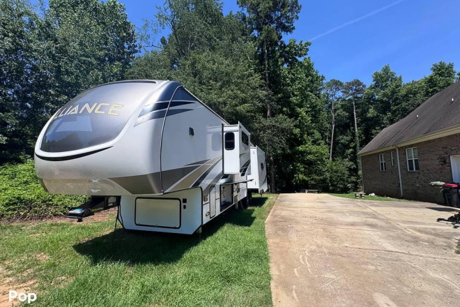 2021 Paradigm 370FB