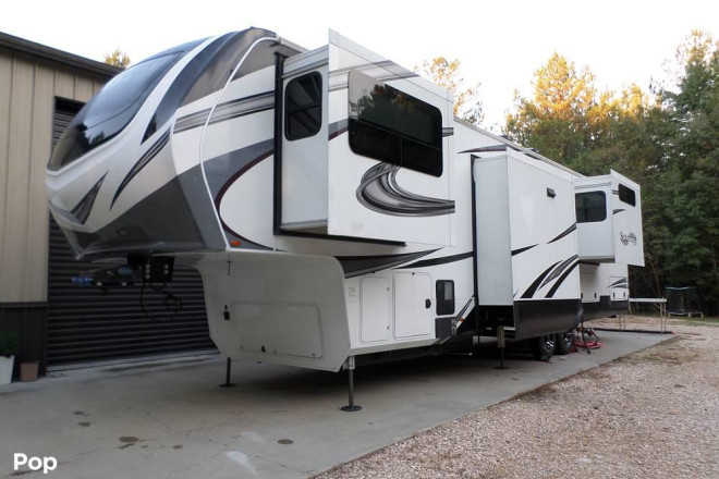 2023 Solitude 380FL