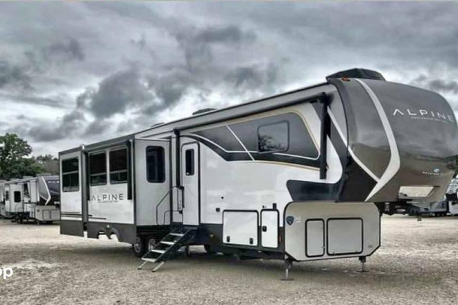2025 Avalanche 366LS