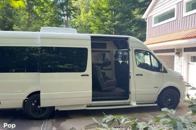 2022 Midwest Automotive Designs LUXE CRUISER S5
