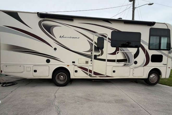 2018 Hurricane 27B