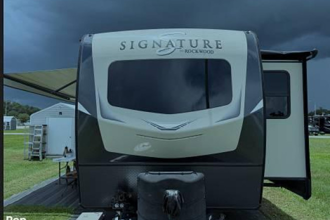 2020 Rockwood Signature Series M-8335SB