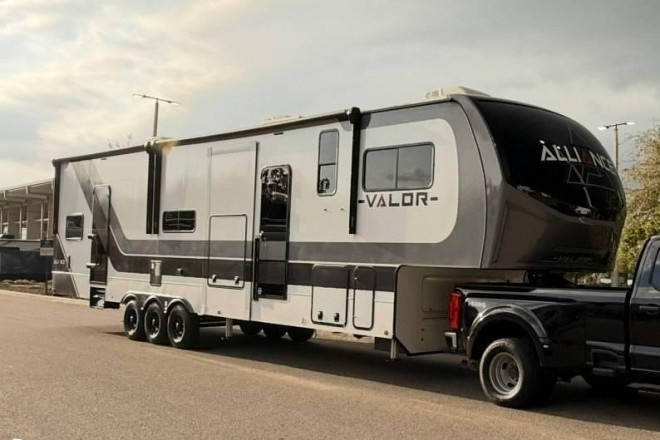 2025 Valor 40V13