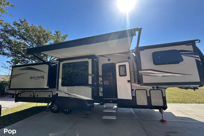2018 Avalanche 380FL