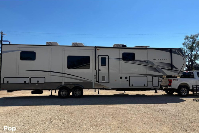 2024 Montana 3901RK