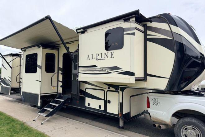 2019 Alpine 3800FK