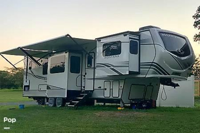 2022 Montana 3763BP