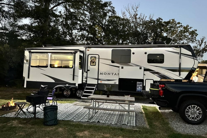 2021 Montana 3231 CK