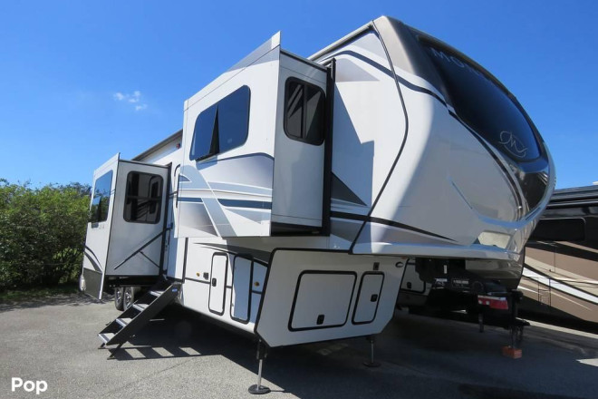 2024 Montana 3761FL