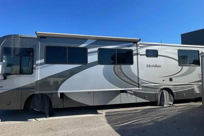 2009 Meridian 37H
