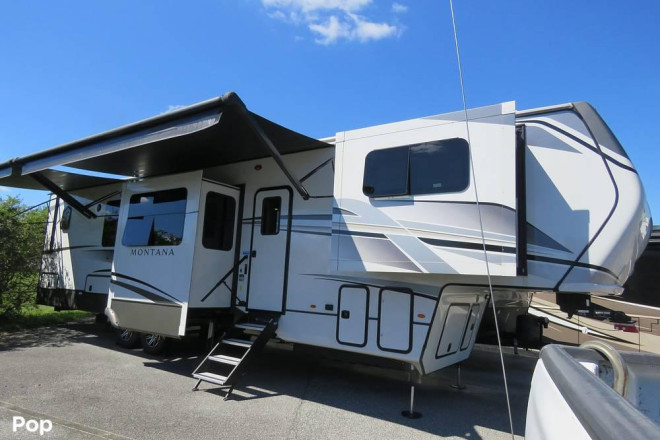 2024 Montana 3761FL