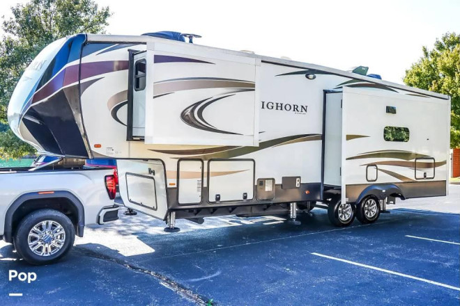 2018 Bighorn 3270RS