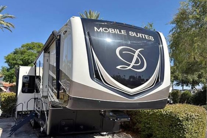 2021 Mobile Suites 44 Houston