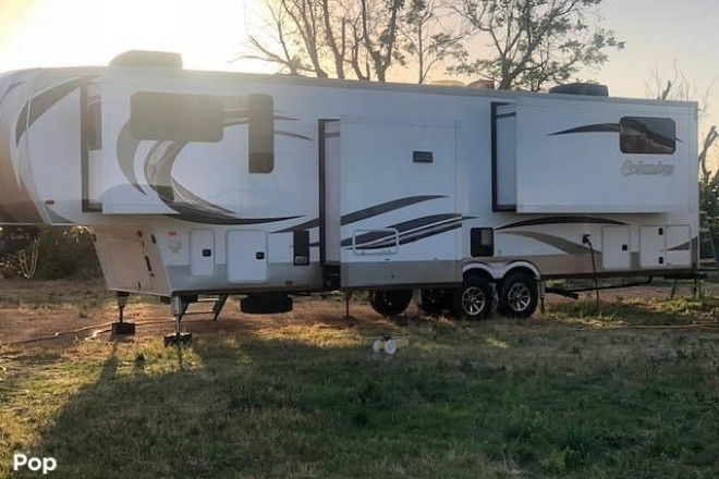 2018 Columbus 389FL