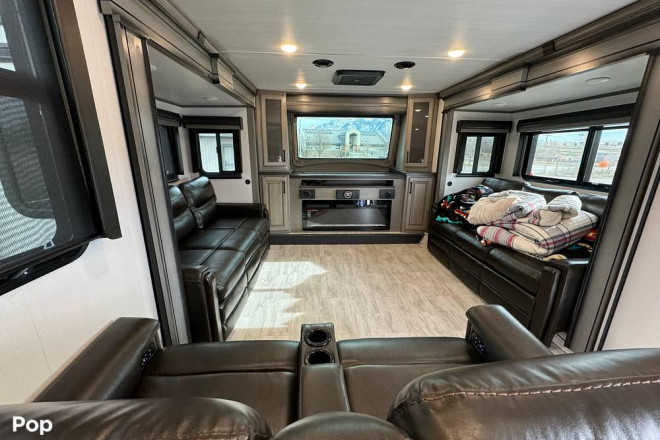 2023 Montana 3761FL