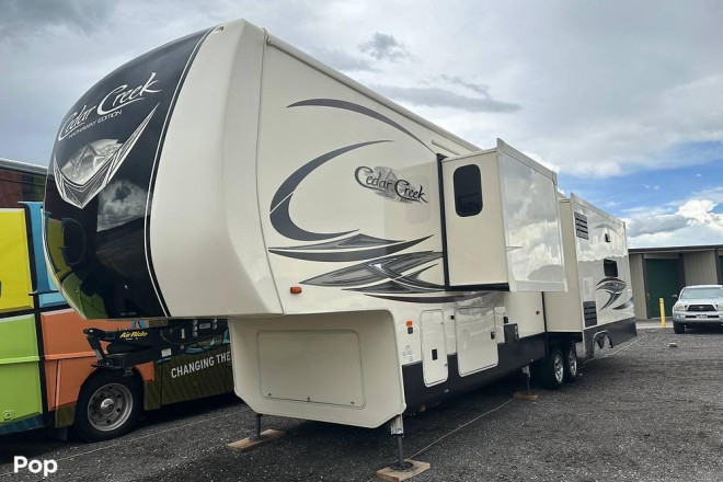 2019 Hathaway 38FBD