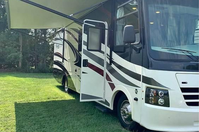 2018 Pursuit 31 SBP
