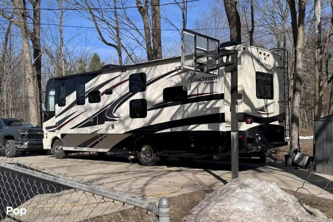 2019 Pursuit 31BH
