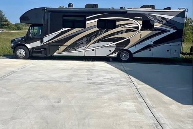2022 Seneca 37K