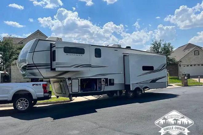 2022 Montana 3231CK
