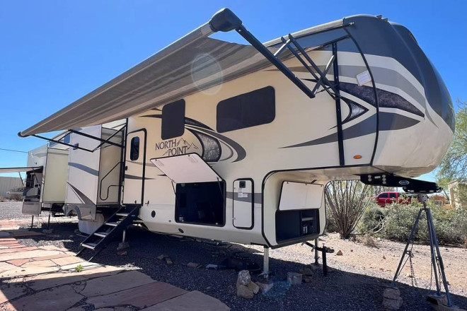 2018 North Point 379DBFS