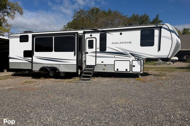 2023 Avalanche 390DS